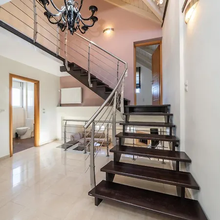 Apartment Urban Break 6 *